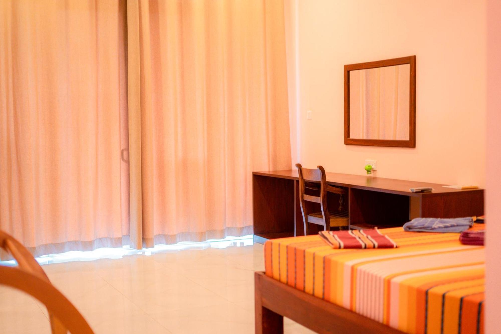Monkey Villa Хіккадува Екстер'єр фото