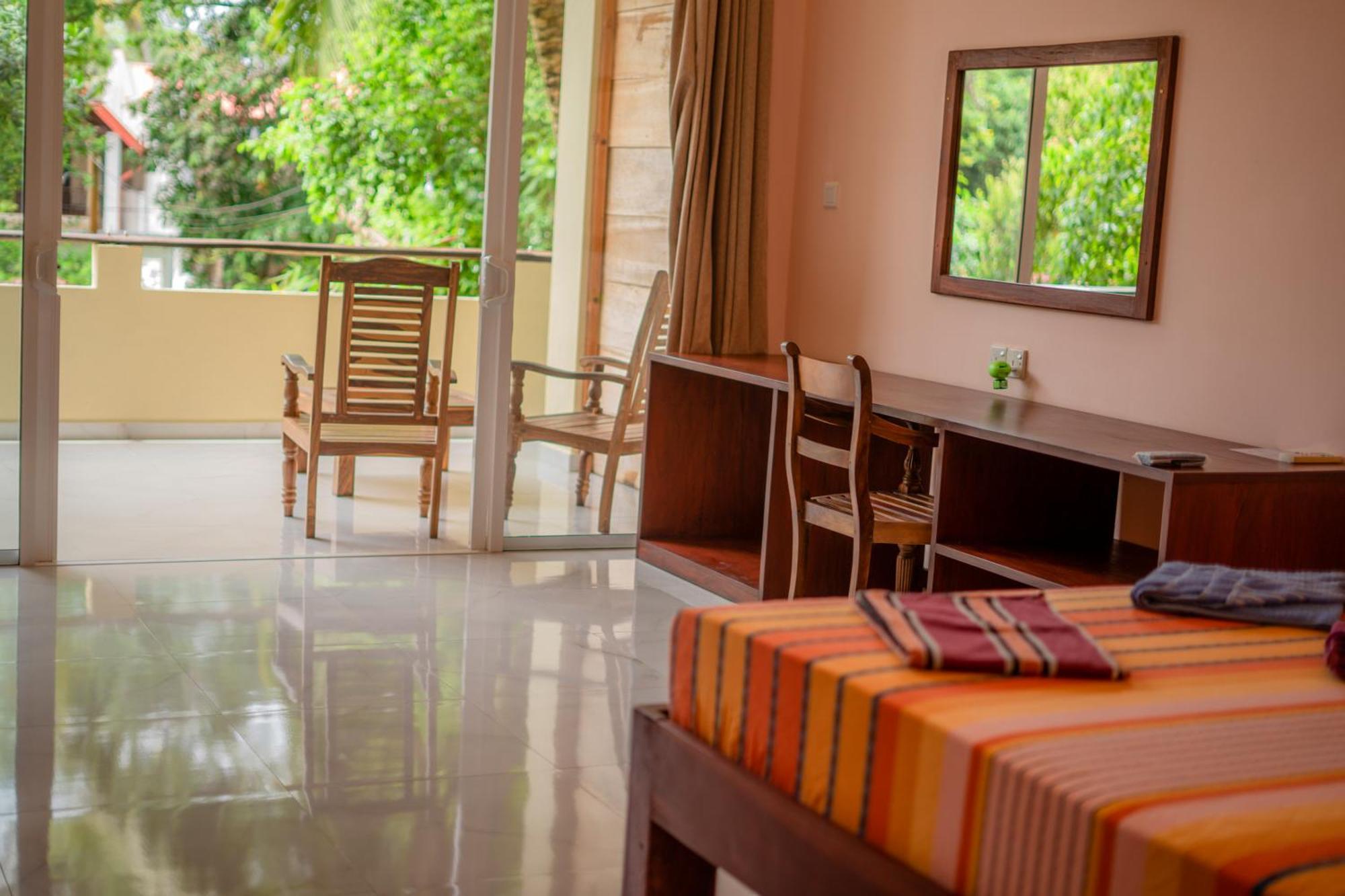 Monkey Villa Хіккадува Екстер'єр фото