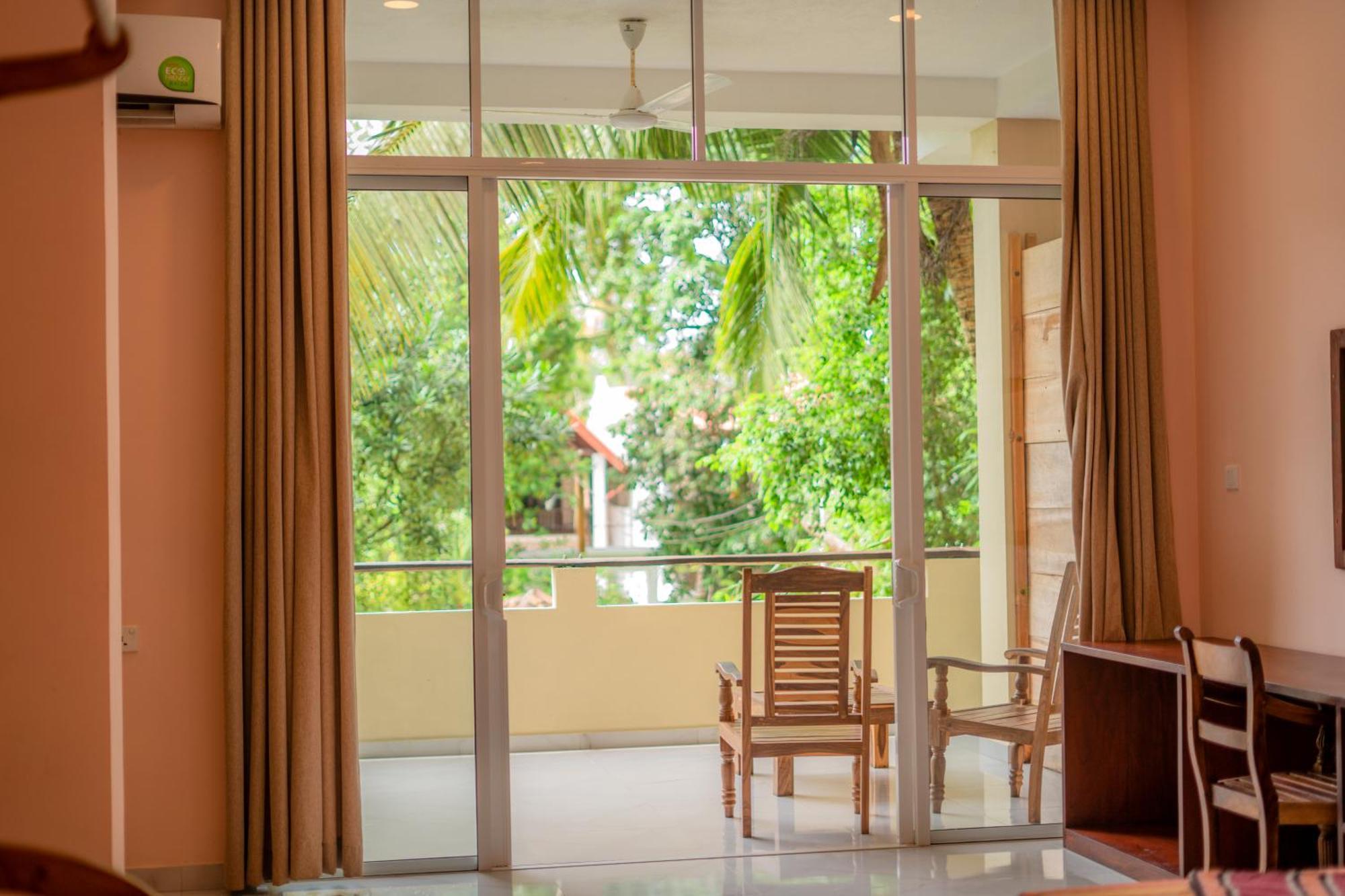 Monkey Villa Хіккадува Екстер'єр фото