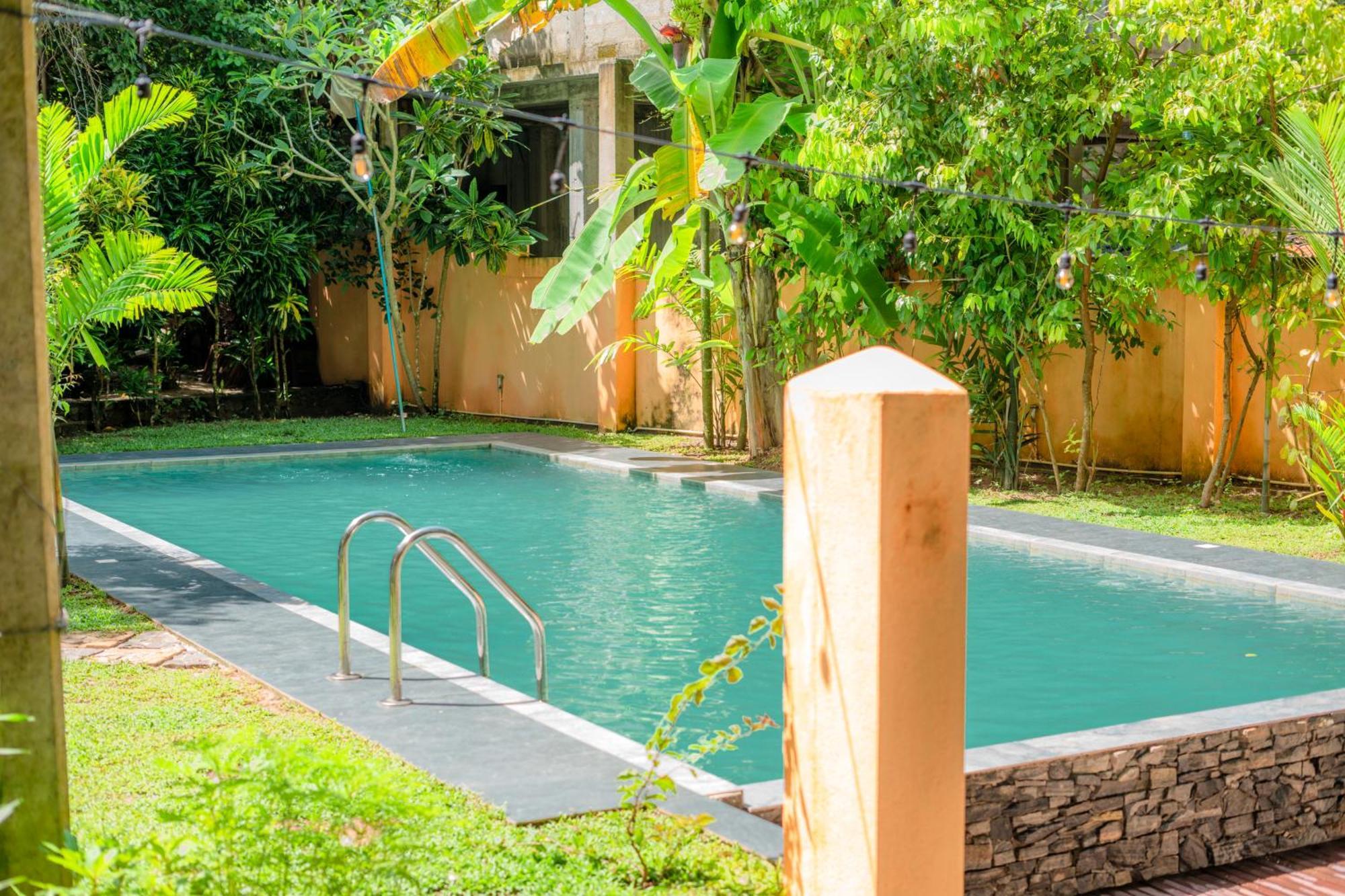 Monkey Villa Хіккадува Екстер'єр фото
