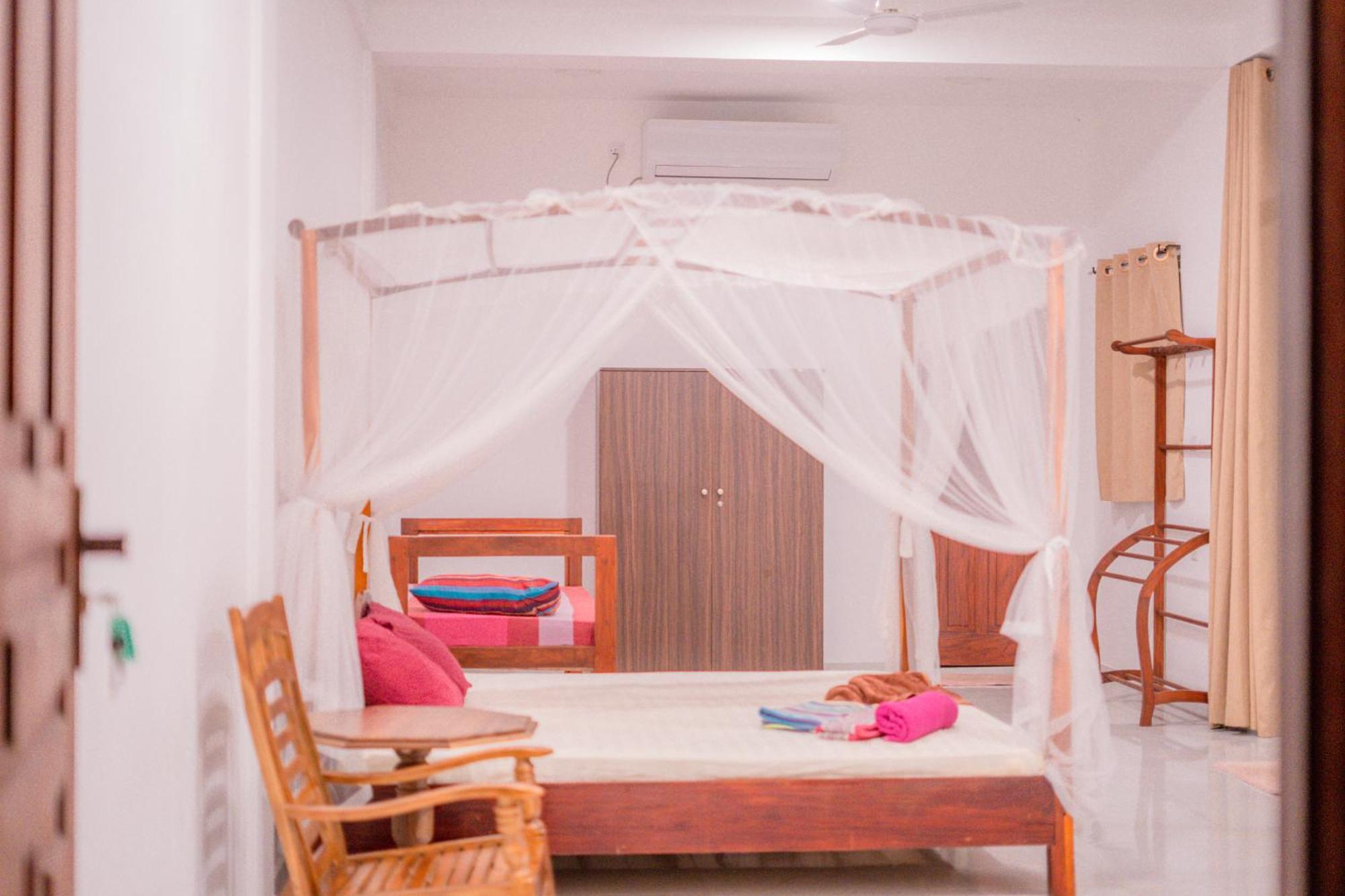 Monkey Villa Хіккадува Екстер'єр фото