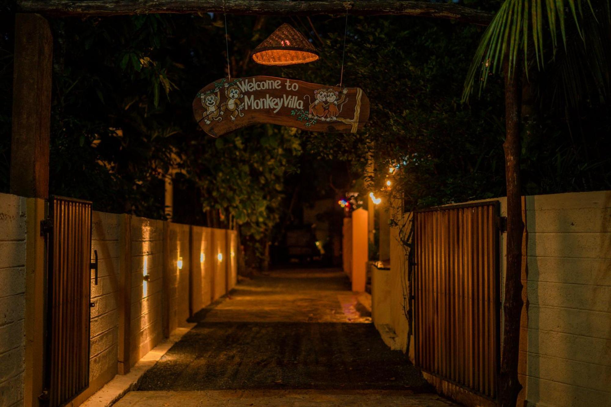Monkey Villa Хіккадува Екстер'єр фото